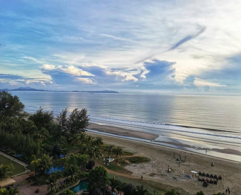 Timurbay Seafront Holiday Pool & Seaview Kuantan Eksteriør billede