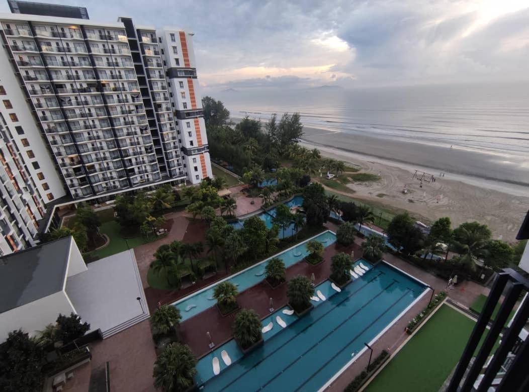 Timurbay Seafront Holiday Pool & Seaview Kuantan Eksteriør billede